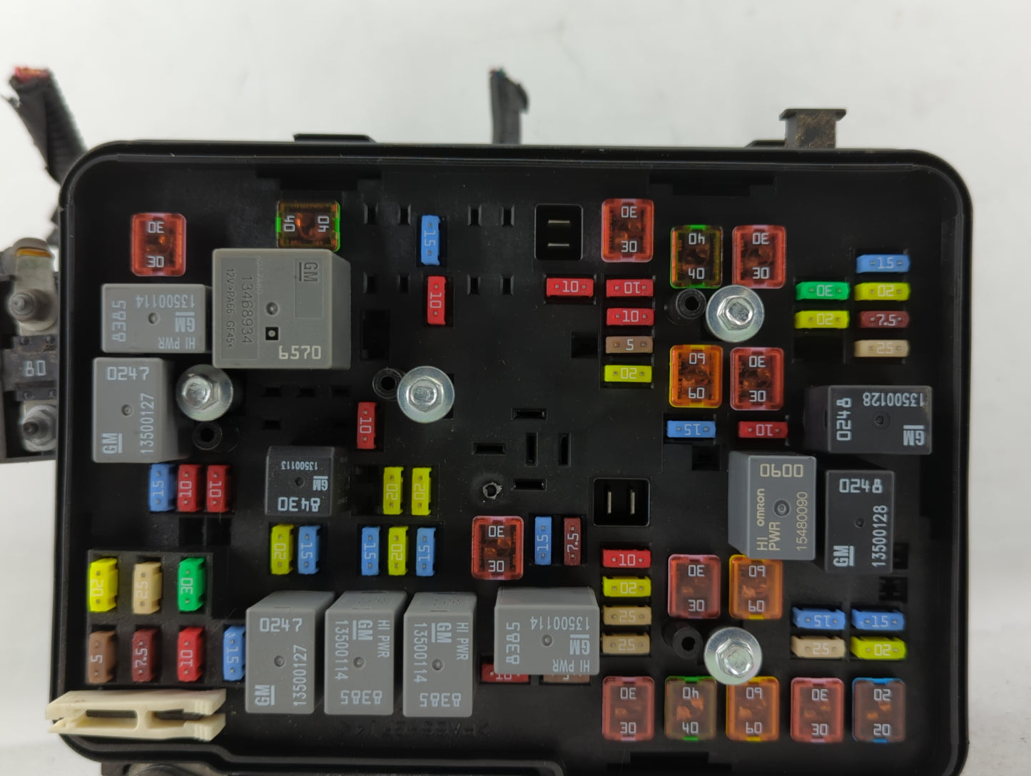 2016-2017 Gmc Terrain Fusebox Fuse Box Panel Relay Module P/N:84080470_01 23325532_01 Fits Fits 2016 2017 OEM Used Auto Part