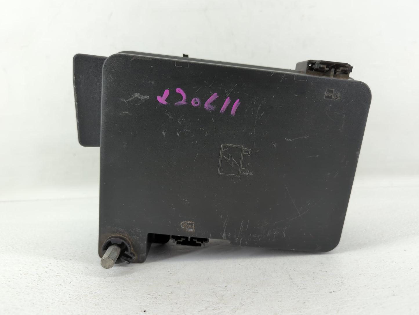 2016-2017 Gmc Terrain Fusebox Fuse Box Panel Relay Module P/N:84080470_01 Fits Fits 2016 2017 OEM Used Auto Parts - Oemuseda