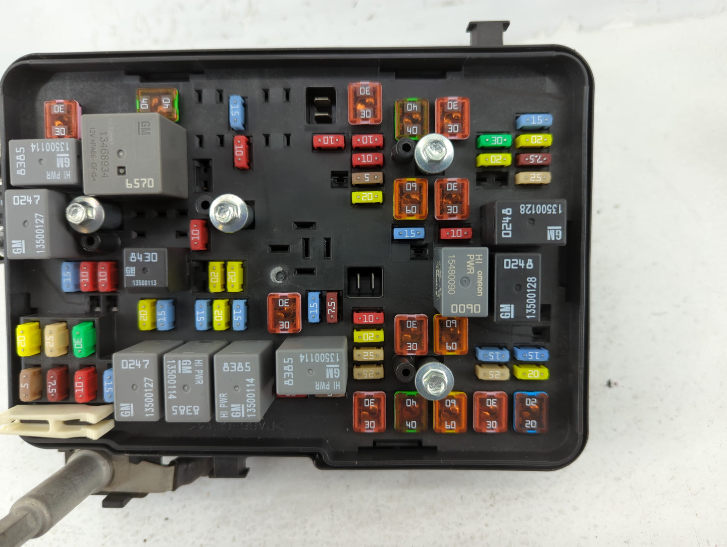 2016-2017 Gmc Terrain Fusebox Fuse Box Panel Relay Module P/N:84080470_01 Fits Fits 2016 2017 OEM Used Auto Parts - Oemuseda