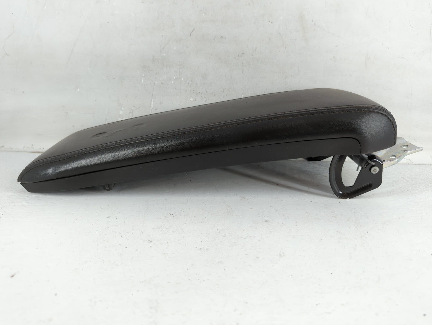 2016-2017 Gmc Terrain Center Floor Console Fits Fits 2016 2017 OEM Used Auto Parts - Oemusedautoparts1.com