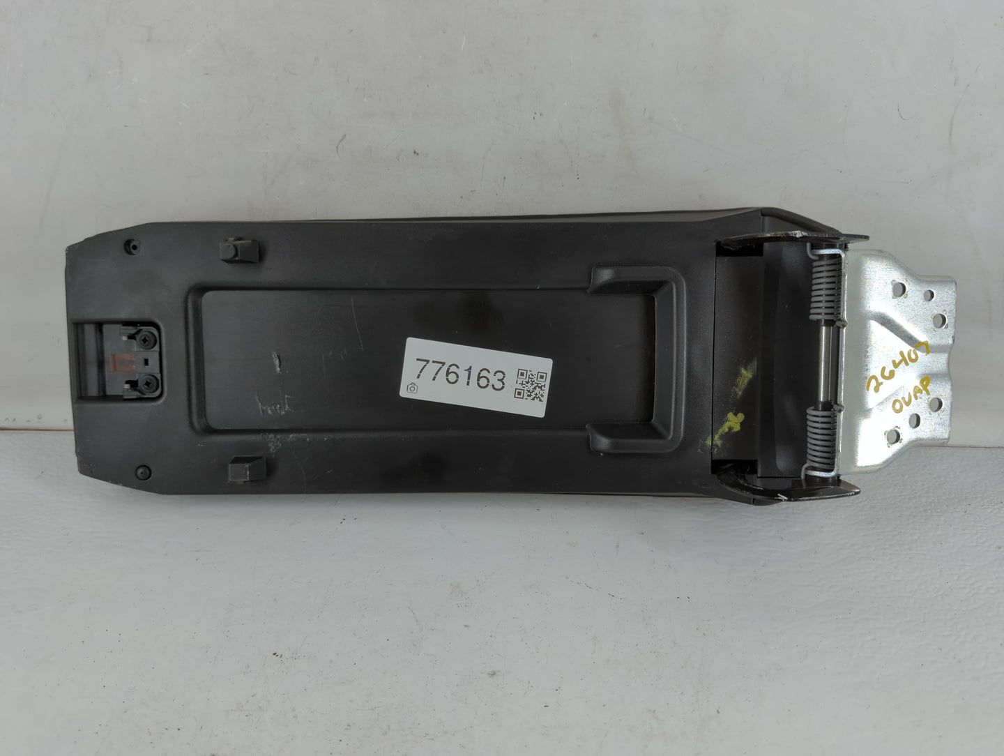 2016-2017 Gmc Terrain Center Floor Console Fits Fits 2016 2017 OEM Used Auto Parts - Oemusedautoparts1.com