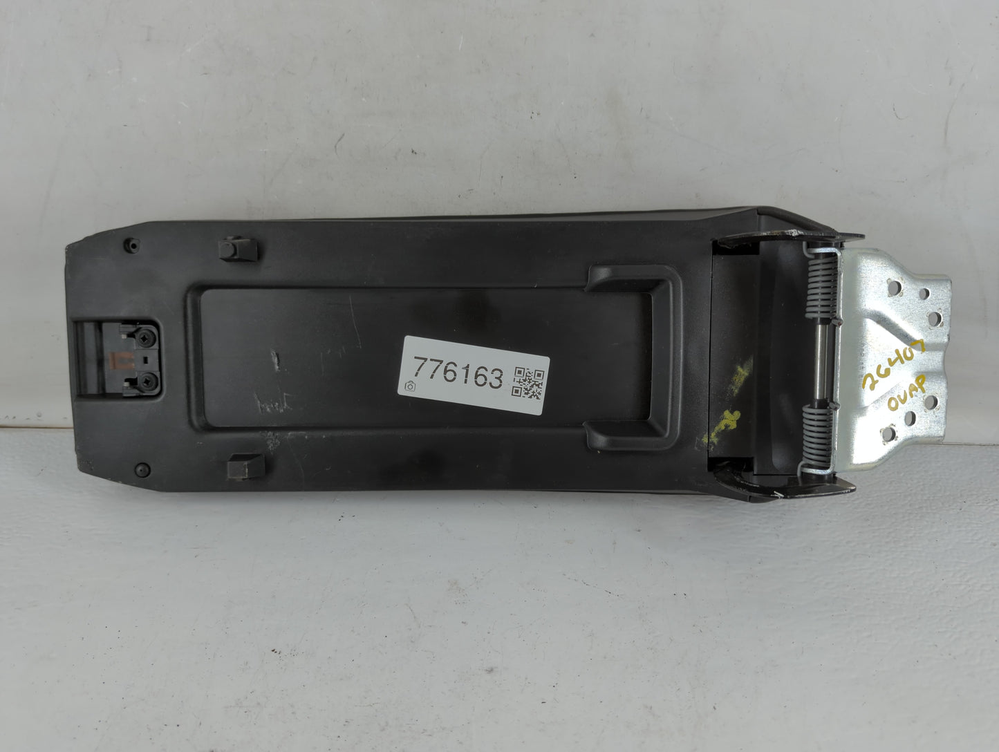 2016-2017 Gmc Terrain Center Floor Console Fits Fits 2016 2017 OEM Used Auto Parts - Oemusedautoparts1.com