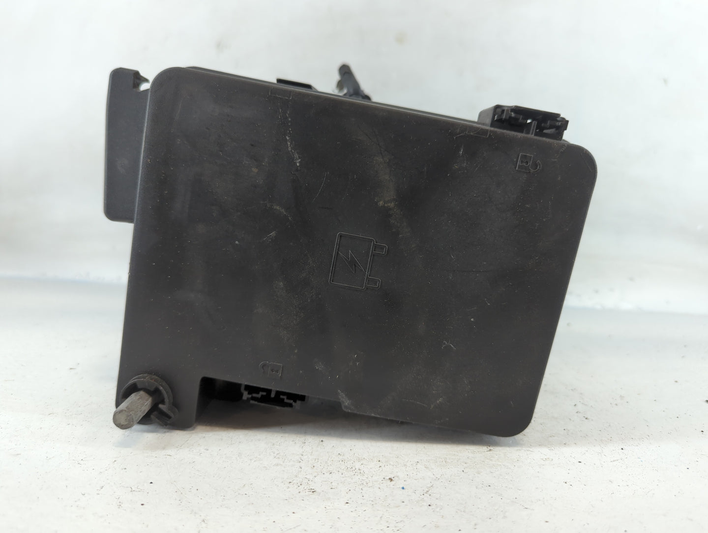 2016-2017 Gmc Terrain Fusebox Fuse Box Panel Relay Module P/N:84080470 01 Fits Fits 2016 2017 OEM Used Auto Parts - Oemuseda