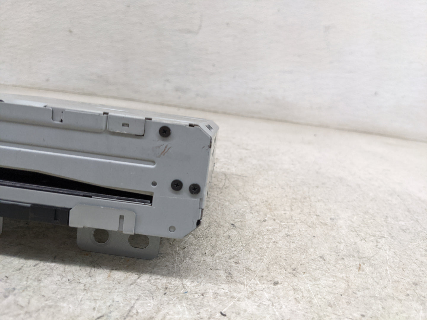 2017 Gmc Yukon Audio Cd Disc Player - Oemusedautoparts1.com