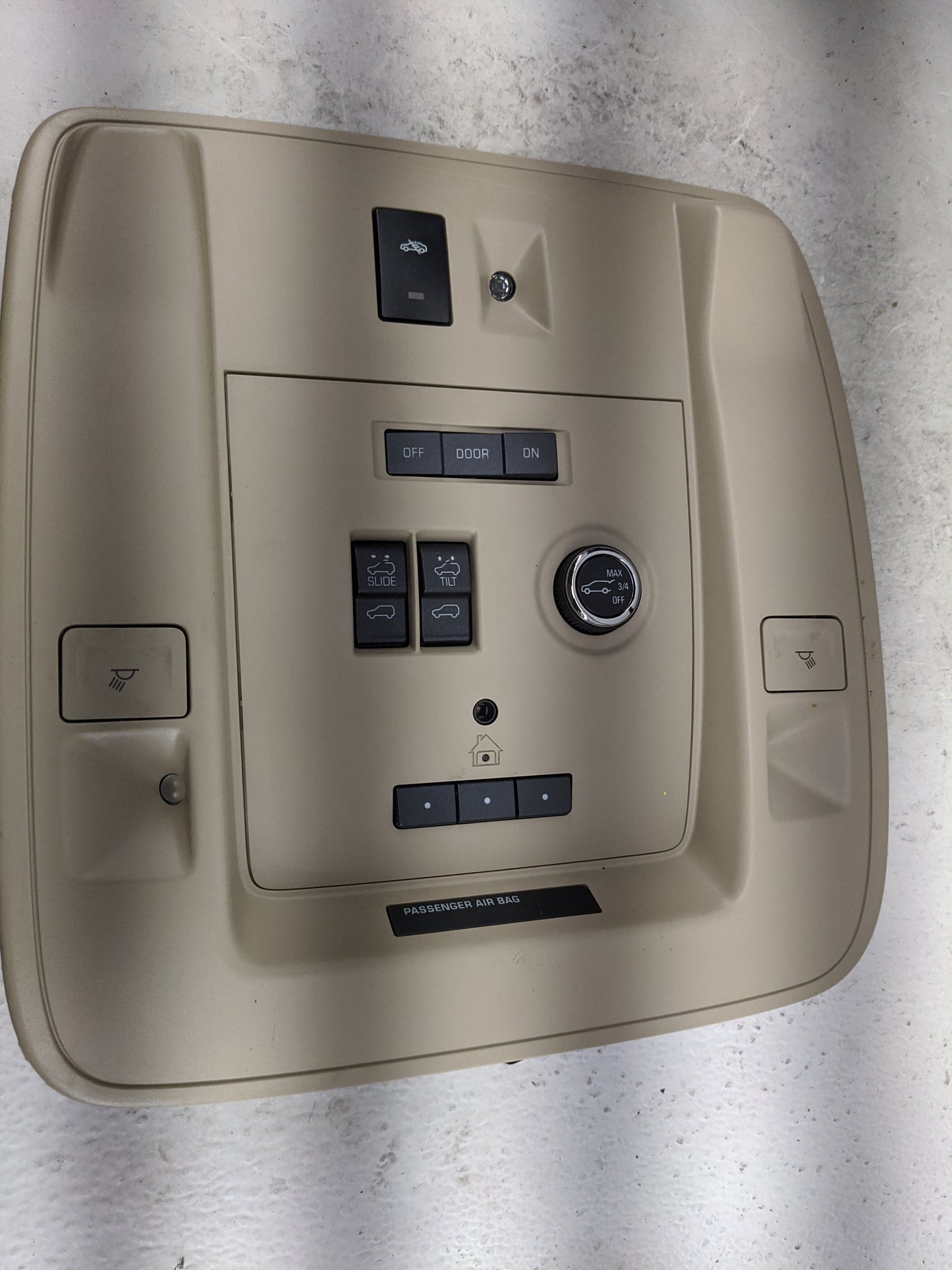 2015-2020 Gmc Yukon Overhead Roof Console Tan 1483328 - Oemusedautoparts1.com