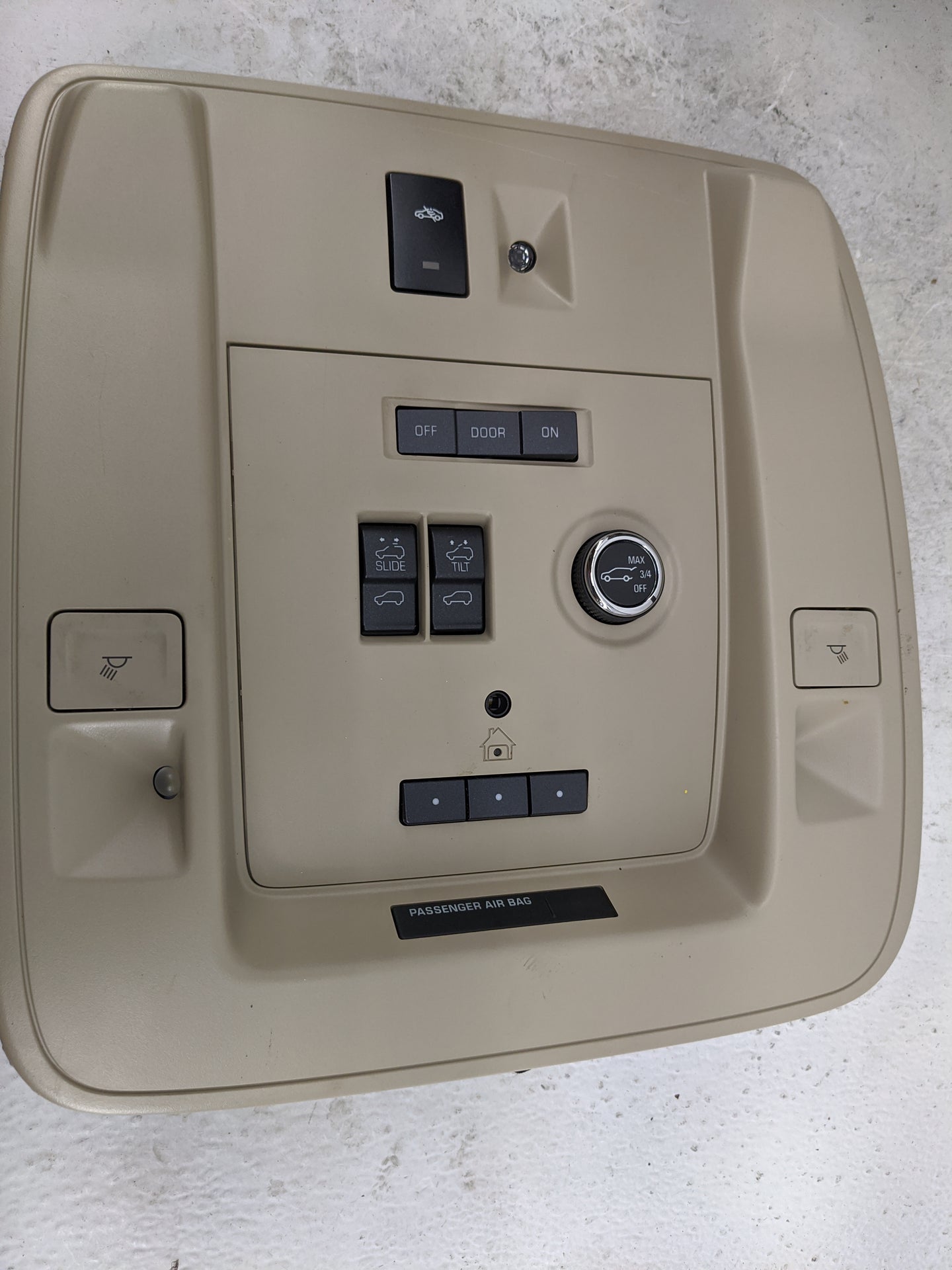 2015-2020 Gmc Yukon Overhead Roof Console Tan 1483328 - Oemusedautoparts1.com
