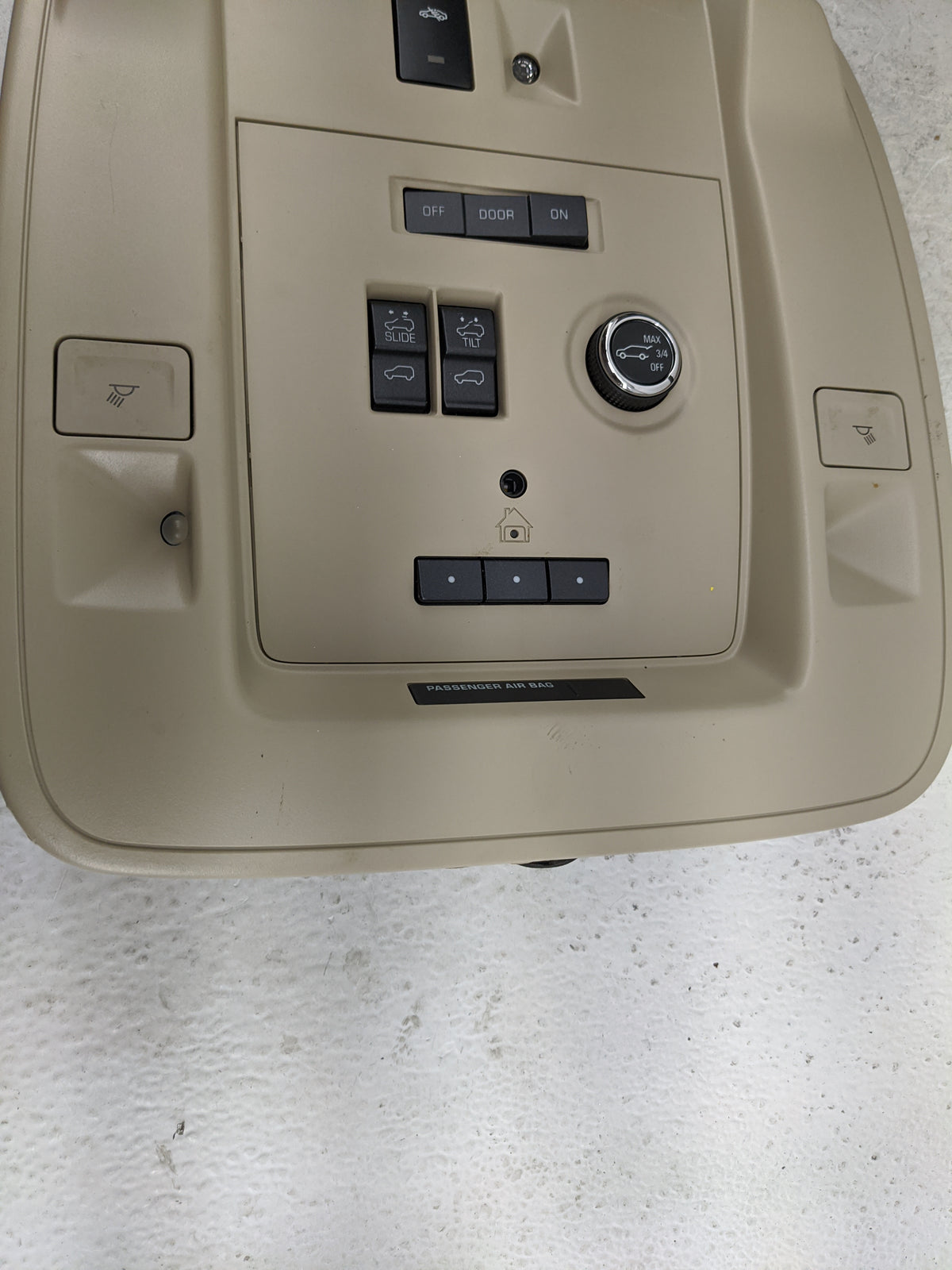 2015-2020 Gmc Yukon Overhead Roof Console Tan 1483328 - Oemusedautoparts1.com
