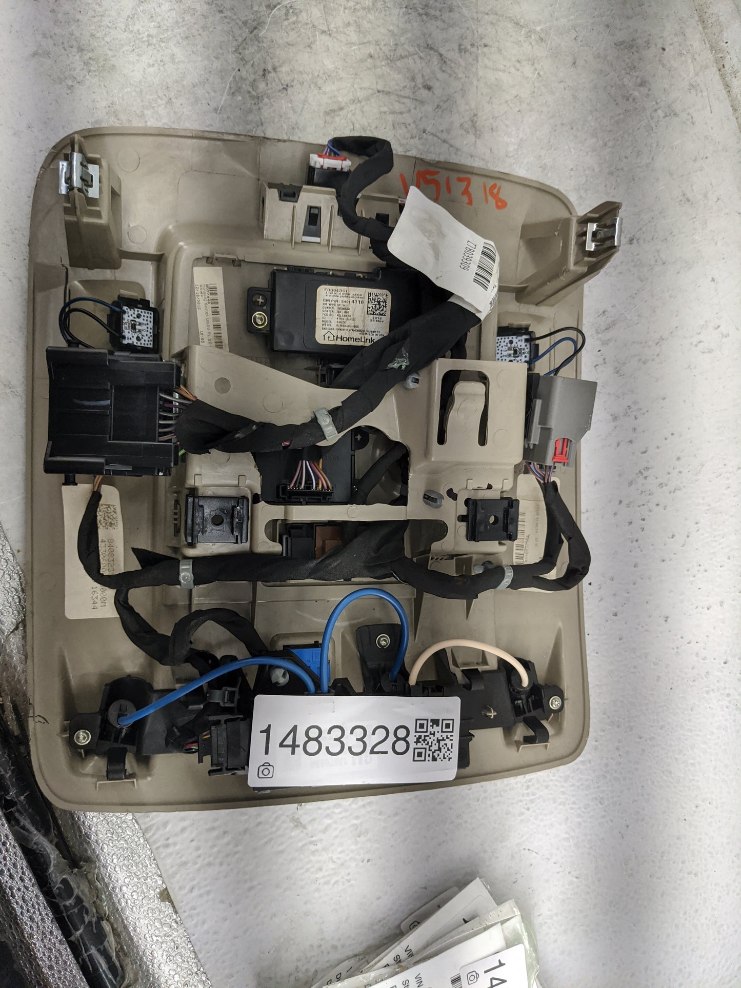 2015-2020 Gmc Yukon Overhead Roof Console Tan 1483328 - Oemusedautoparts1.com