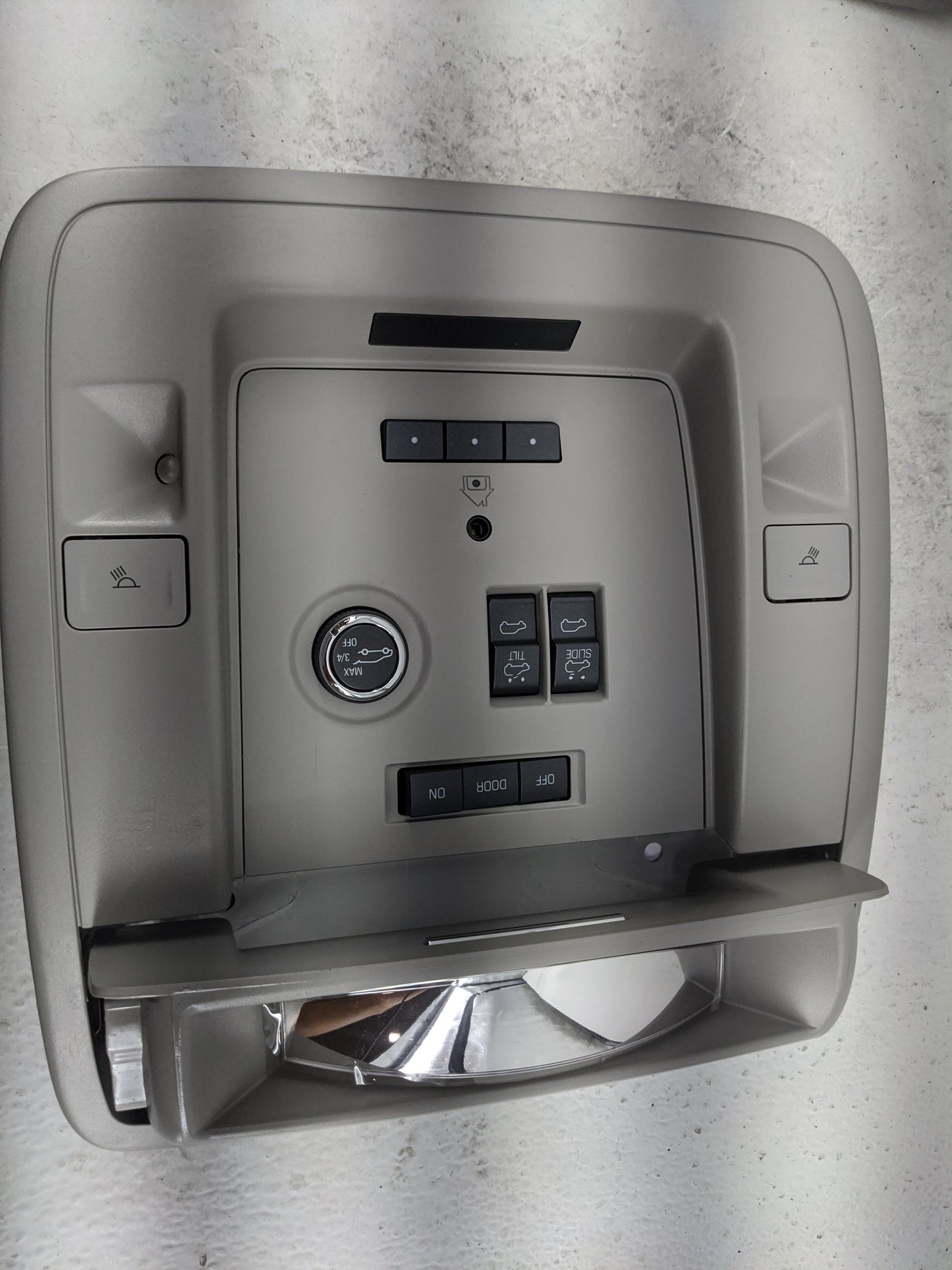 2015-2020 Gmc Yukon Overhead Console W/rear Climate Control Gray 1483372 - Oemusedautoparts1.com