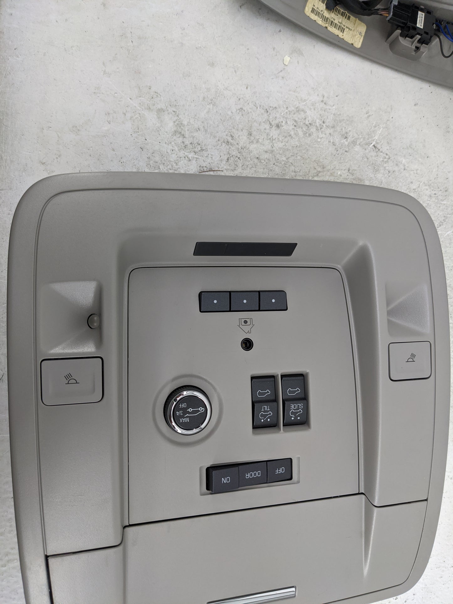 2015-2020 Gmc Yukon Overhead Console W/rear Climate Control Gray 1483372 - Oemusedautoparts1.com