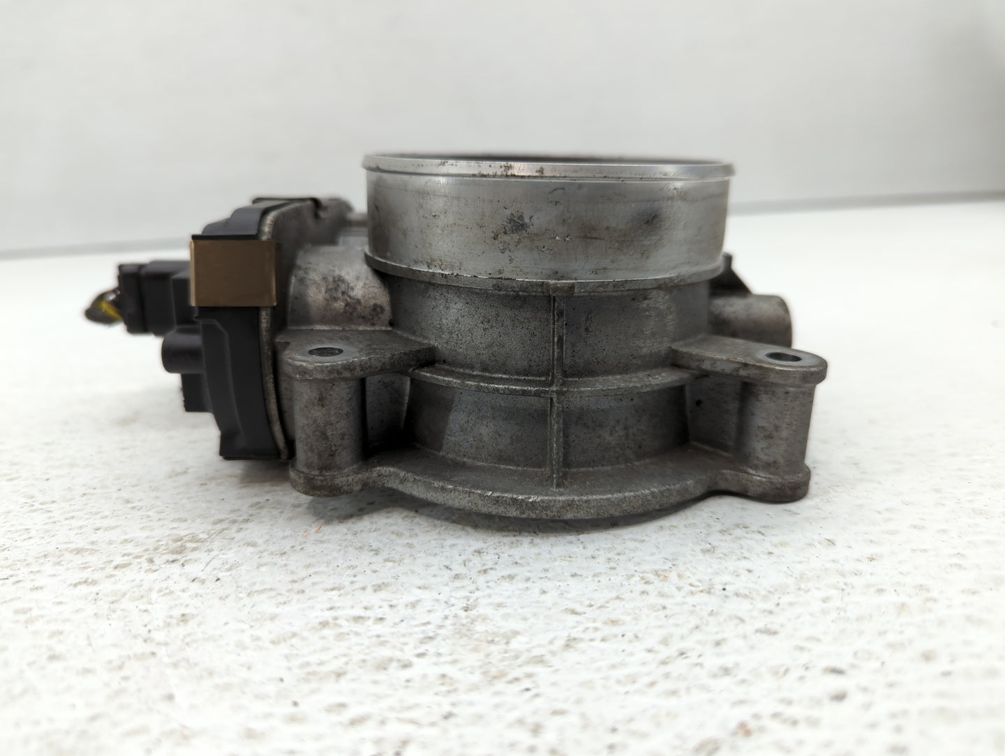 2015-2022 Gmc Yukon Throttle Body P/N:12617792 Fits Fits 2014 2015 2016 2017 2018 2019 2020 2021 2022 OEM Used Auto Parts - 
