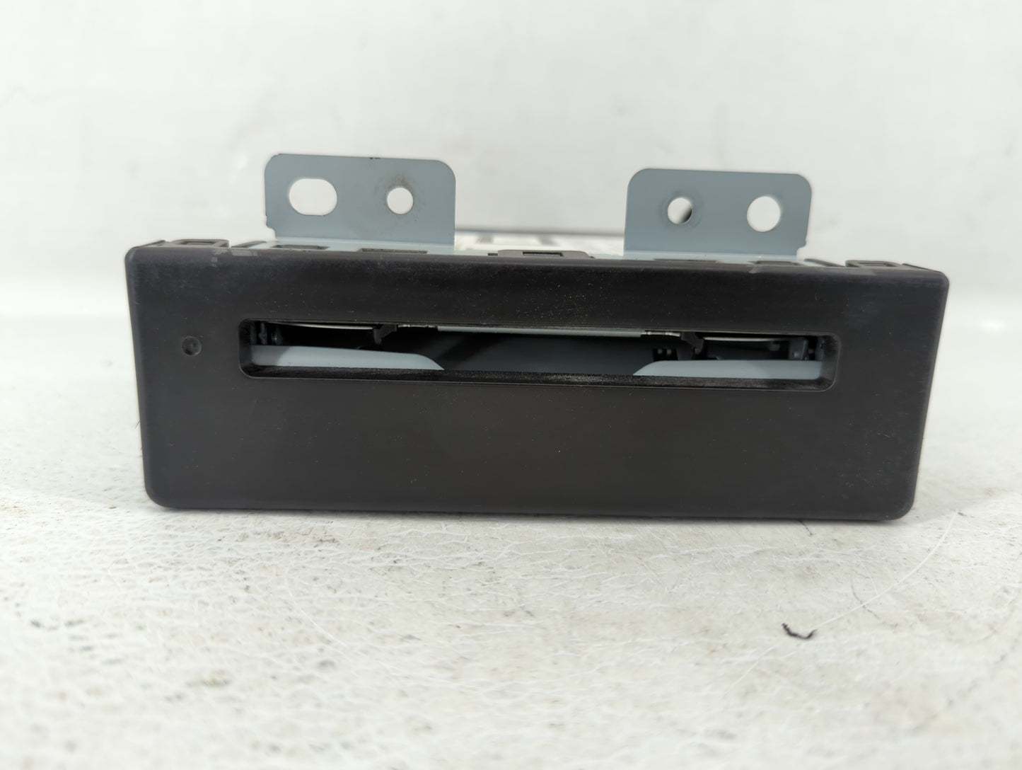 2015-2016 Gmc Yukon Radio AM FM Cd Player Receiver Replacement P/N:84016434 Fits Fits 2015 2016 2017 2018 2019 2020 OEM Used