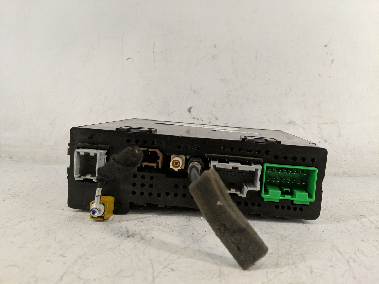 2017 Gmc Yukon Xl Radio AM FM Cd Player Receiver Replacement P/N:84222871 Fits Fits 2016 2018 2019 2020 OEM Used Auto Parts 