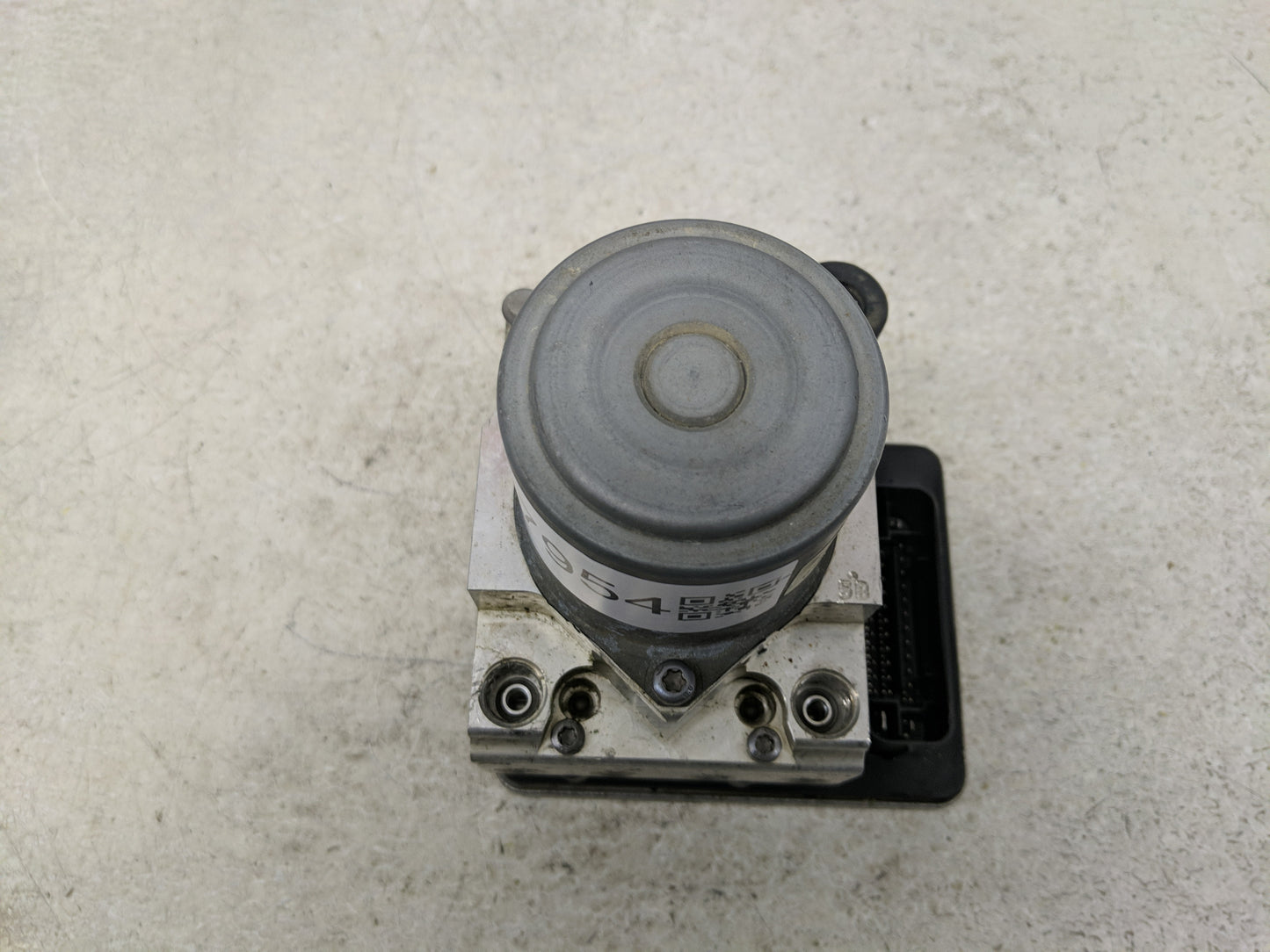2017 Gmc Yukon Xl ABS Pump Control Module Replacement P/N:84074958 Fits Fits 2018 2019 2020 OEM Used Auto Parts - Oemusedaut