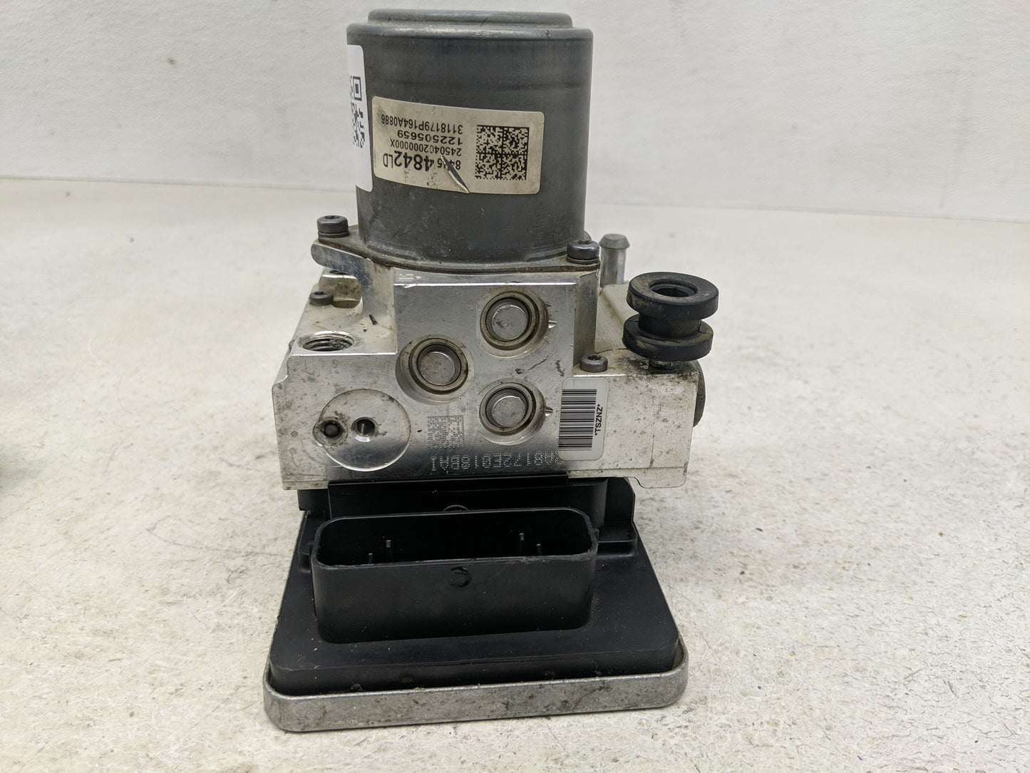 2017 Gmc Yukon Xl ABS Pump Control Module Replacement P/N:84074958 Fits Fits 2018 2019 2020 OEM Used Auto Parts - Oemusedaut