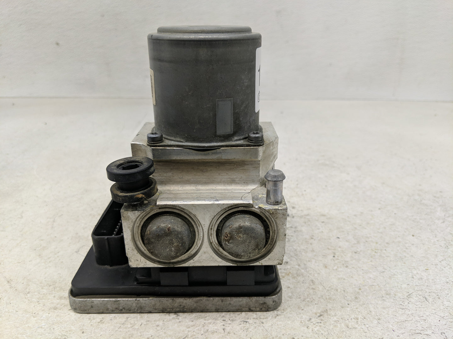 2017 Gmc Yukon Xl ABS Pump Control Module Replacement P/N:84074958 Fits Fits 2018 2019 2020 OEM Used Auto Parts - Oemusedaut