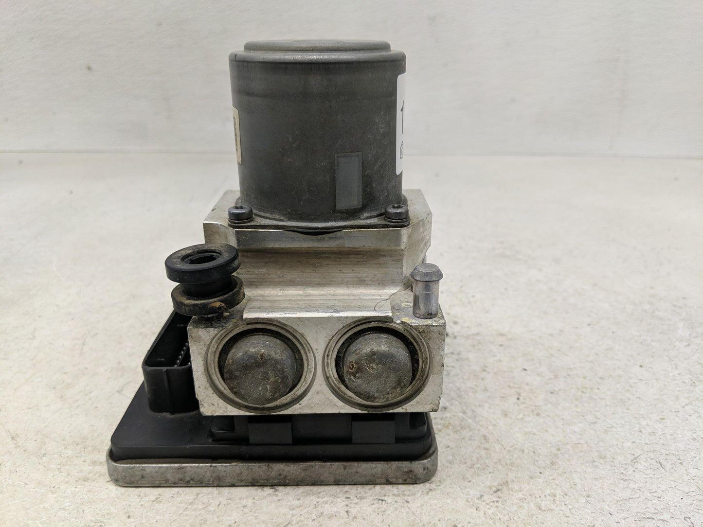 2017 Gmc Yukon Xl ABS Pump Control Module Replacement P/N:84074958 Fits Fits 2018 2019 2020 OEM Used Auto Parts - Oemusedaut
