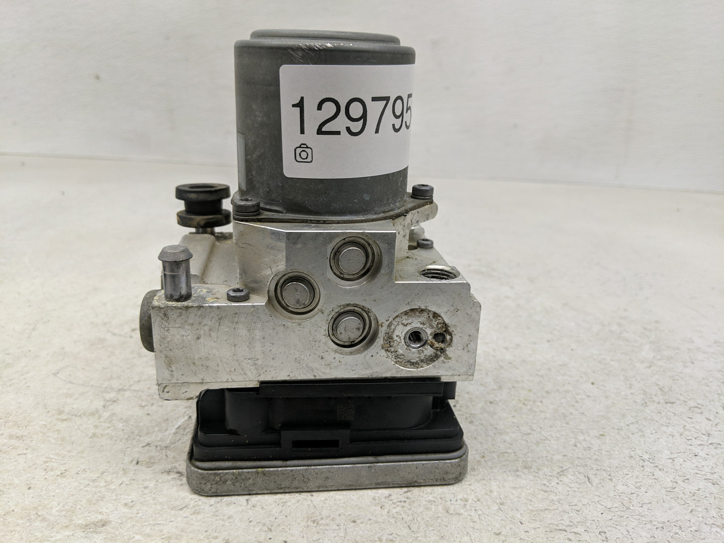 2017 Gmc Yukon Xl ABS Pump Control Module Replacement P/N:84074958 Fits Fits 2018 2019 2020 OEM Used Auto Parts - Oemusedaut