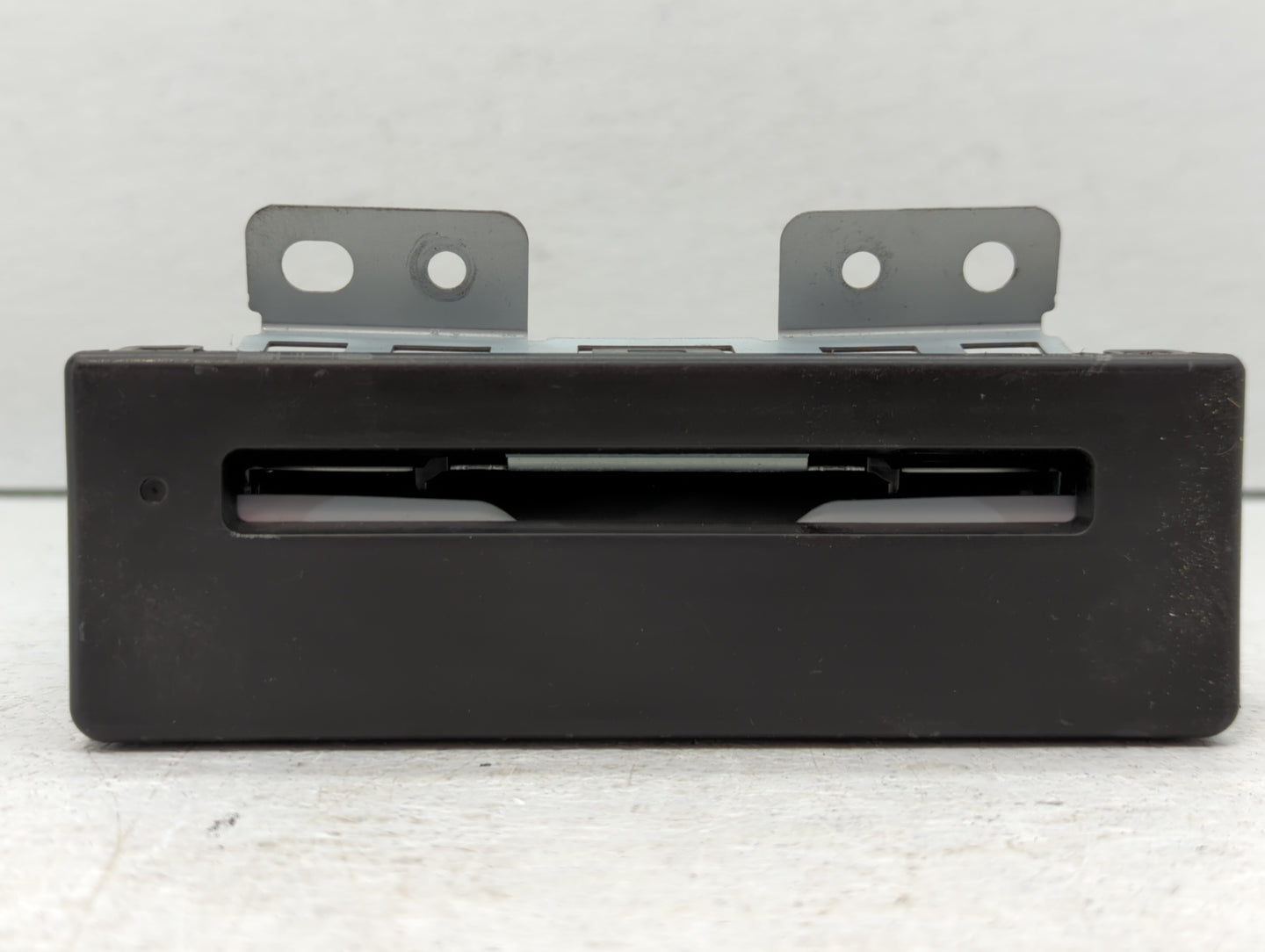 Gmc Yukon Xl Am Fm Cd Player Radio Receiver - Oemusedautoparts1.com