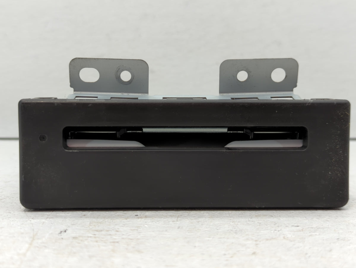 Gmc Yukon Xl Am Fm Cd Player Radio Receiver 549514 - Oemusedautoparts1.com