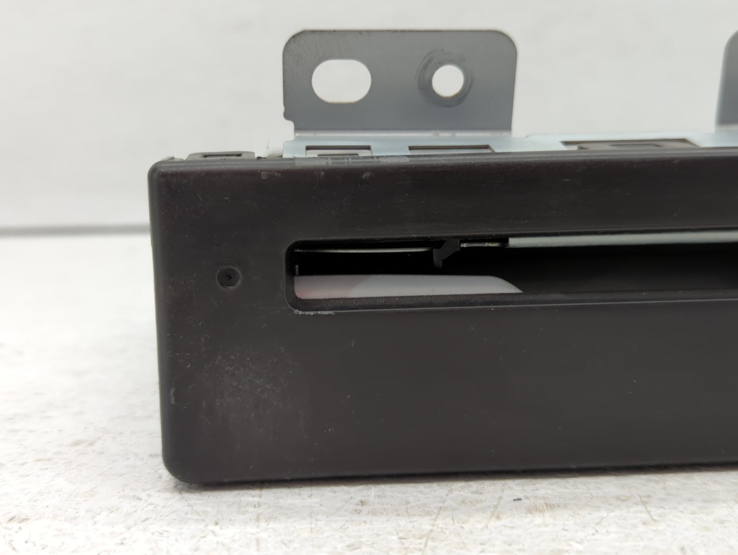 Gmc Yukon Xl Am Fm Cd Player Radio Receiver - Oemusedautoparts1.com