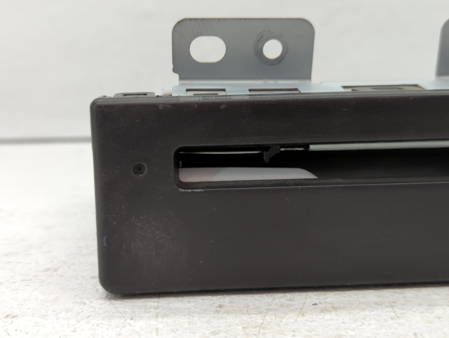 Gmc Yukon Xl Am Fm Cd Player Radio Receiver - Oemusedautoparts1.com