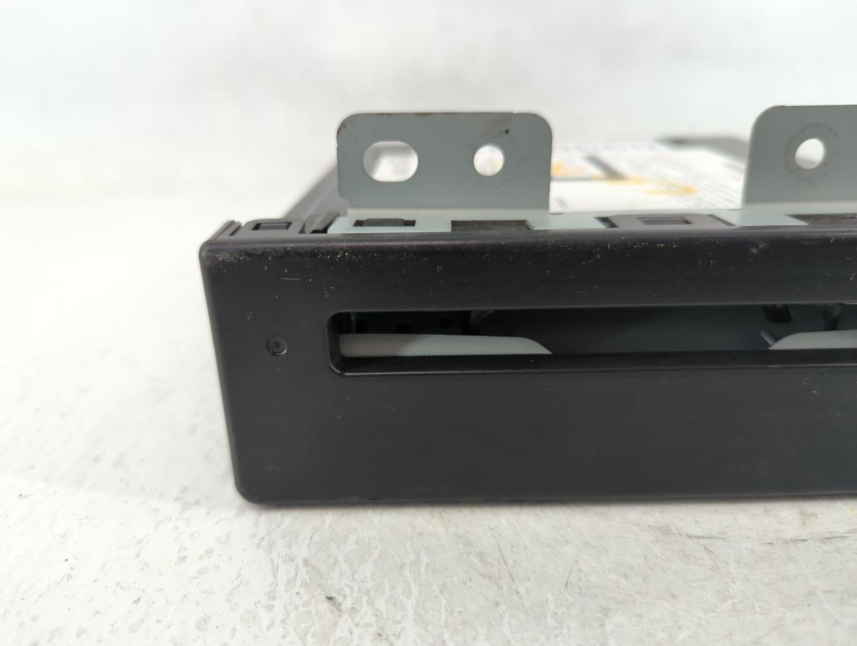 Gmc Yukon Xl Am Fm Cd Player Radio Receiver 633988 - Oemusedautoparts1.com