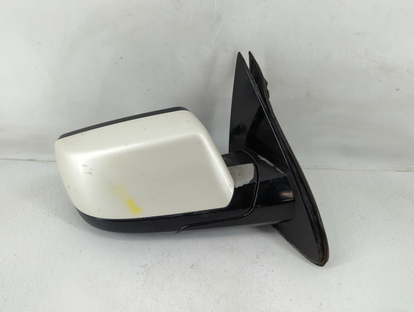 2017 Gmc Yukon Xl 1500 Passenger Side View Mirror - Right Door Mirror OEM Used - Oemusedautoparts1.com