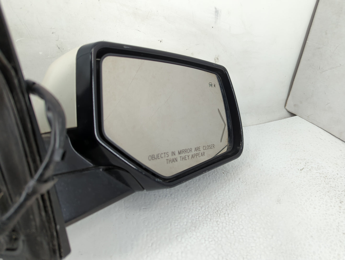 2017 Gmc Yukon Xl 1500 Passenger Side View Mirror - Right Door Mirror OEM Used - Oemusedautoparts1.com