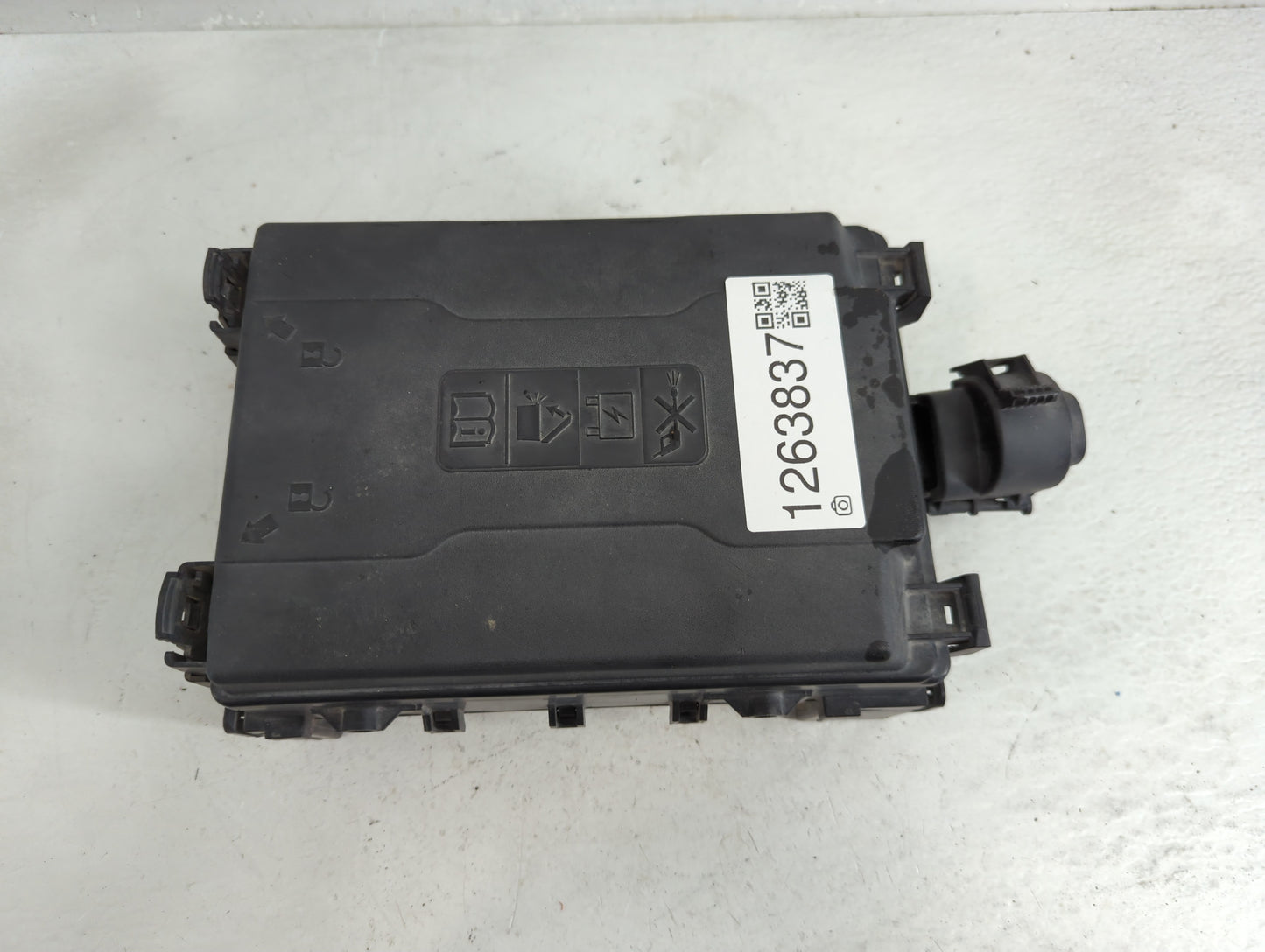 2017 Gmc Yukon Xl 1500 Fusebox Fuse Box Panel Relay Module P/N:23227061 Fits Fits 2015 2016 2018 2019 2020 OEM Used Auto Par