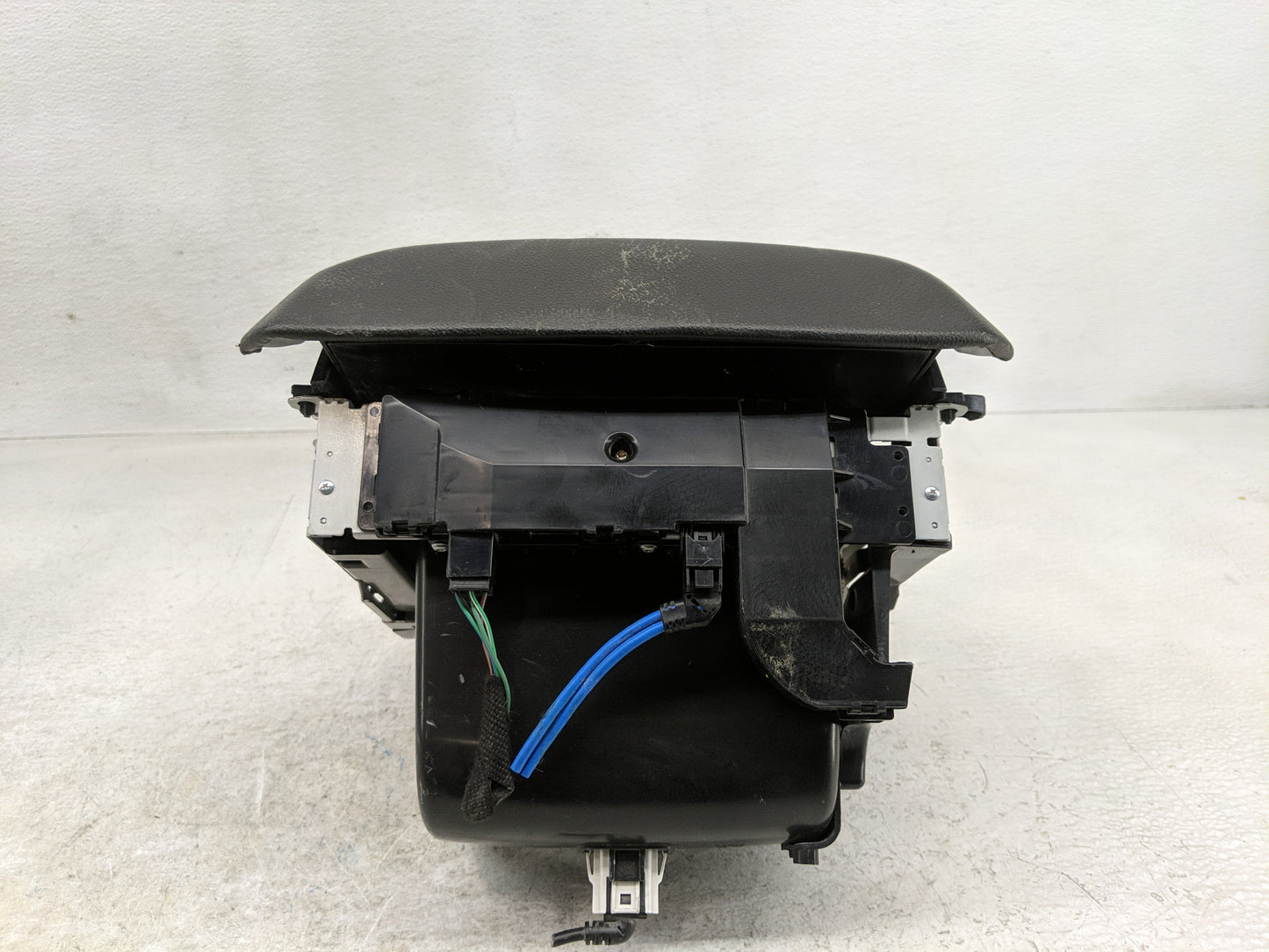 Gmc Yukon Xl 1500 Radio Control Panel - Oemusedautoparts1.com