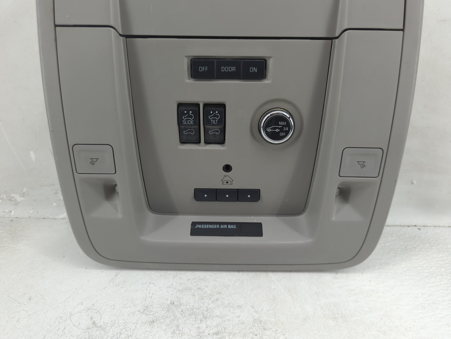 Gmc Yukon Xl 1500 Overhead Roof Console 1321776 - Oemusedautoparts1.com
