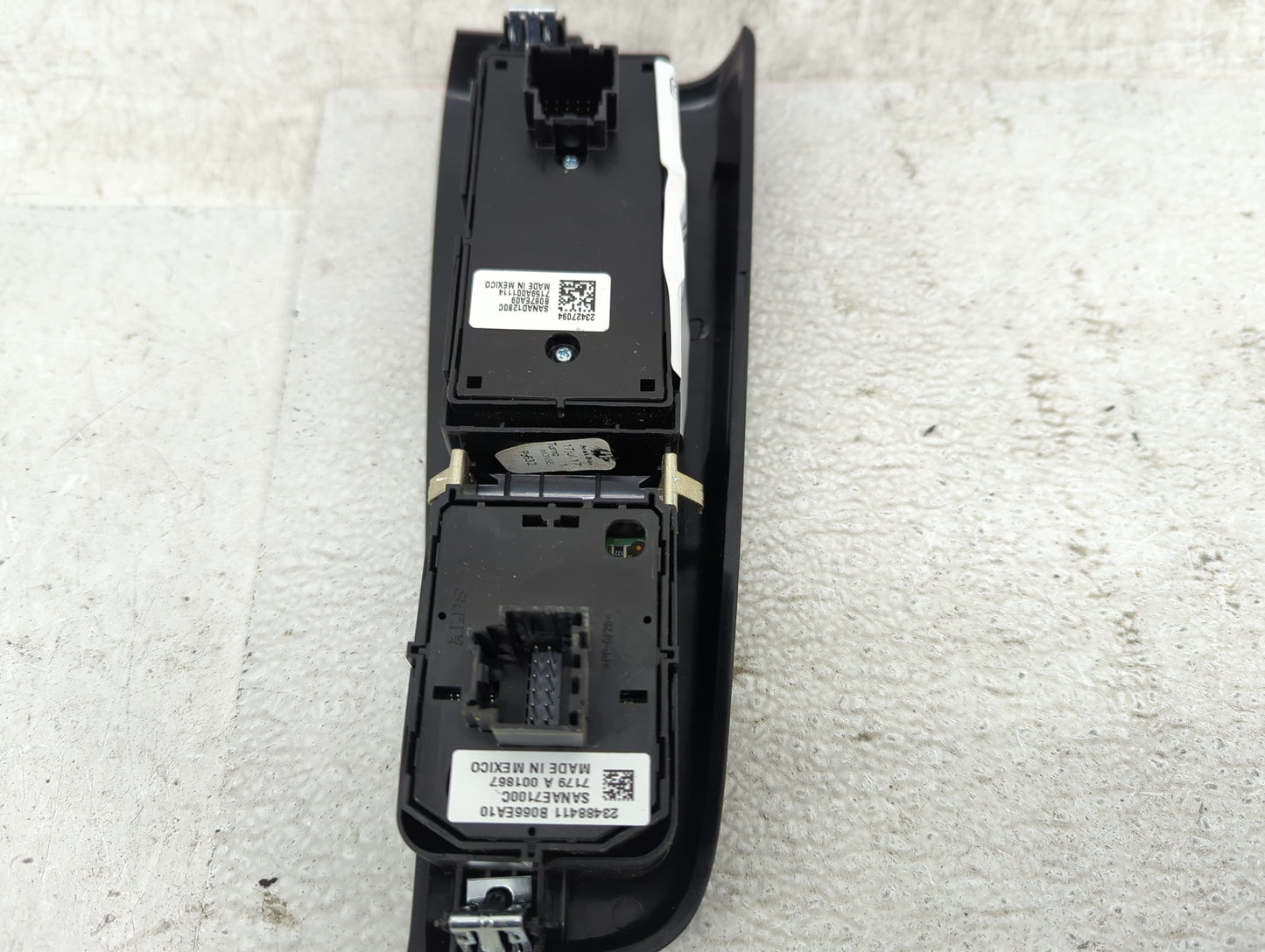2017 Gmc Yukon Xl 1500 Master Power Window Switch Replacement Driver Side Left P/N:23488411 Fits OEM Used Auto Parts - Oemus