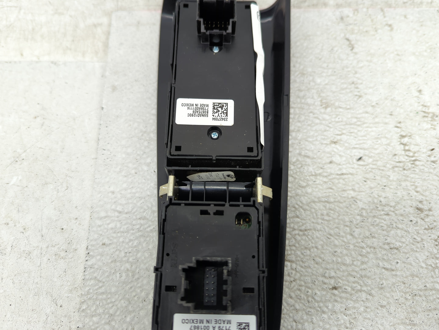 2017 Gmc Yukon Xl 1500 Master Power Window Switch Replacement Driver Side Left P/N:23488411 Fits OEM Used Auto Parts - Oemus