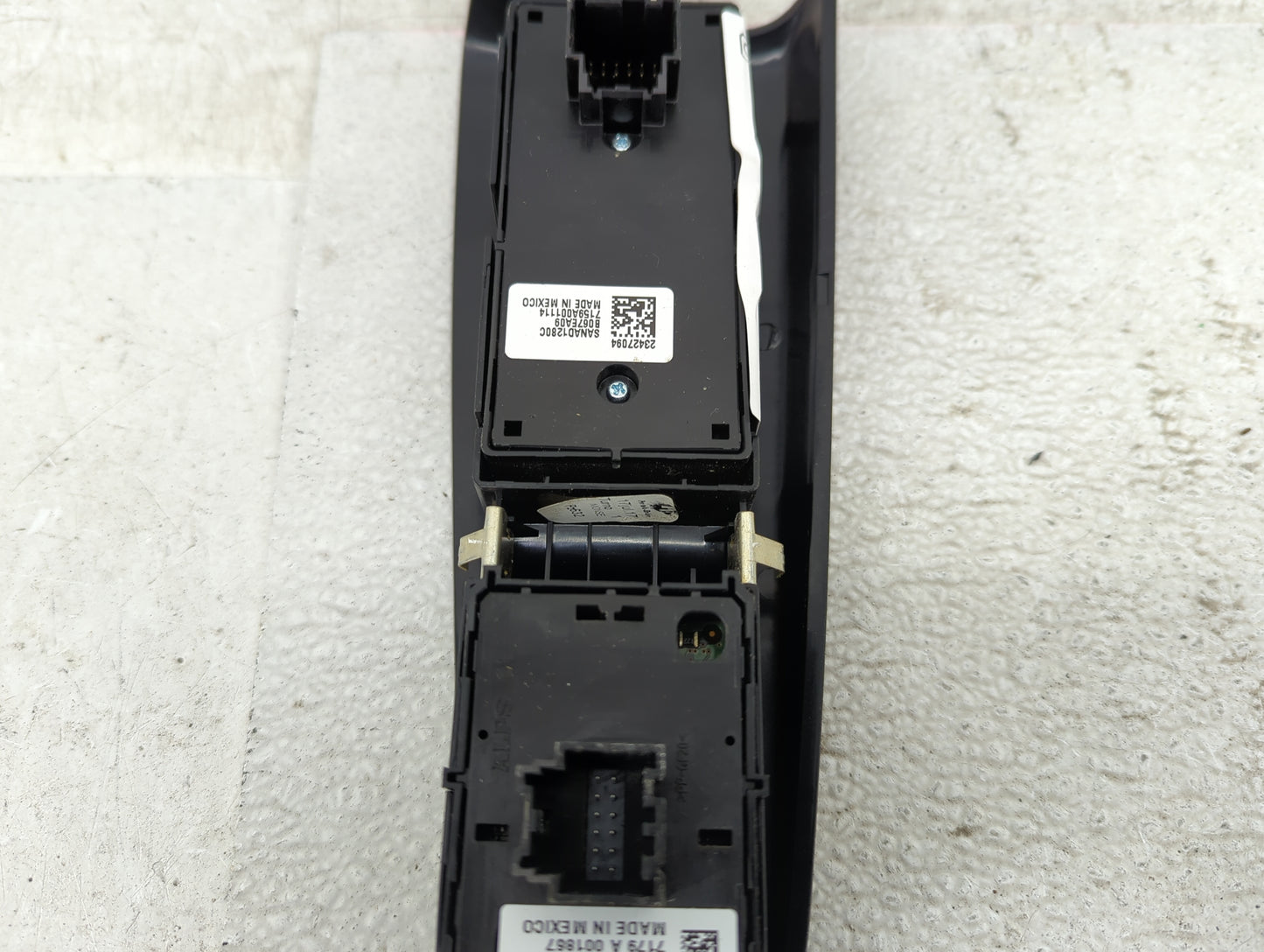 2017 Gmc Yukon Xl 1500 Master Power Window Switch Replacement Driver Side Left P/N:23488411 Fits OEM Used Auto Parts - Oemus