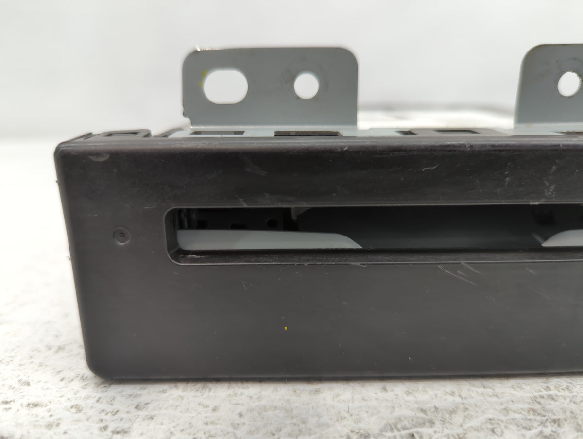 Gmc Yukon Xl 1500 Am Fm Cd Player Radio Receiver 729384 - Oemusedautoparts1.com