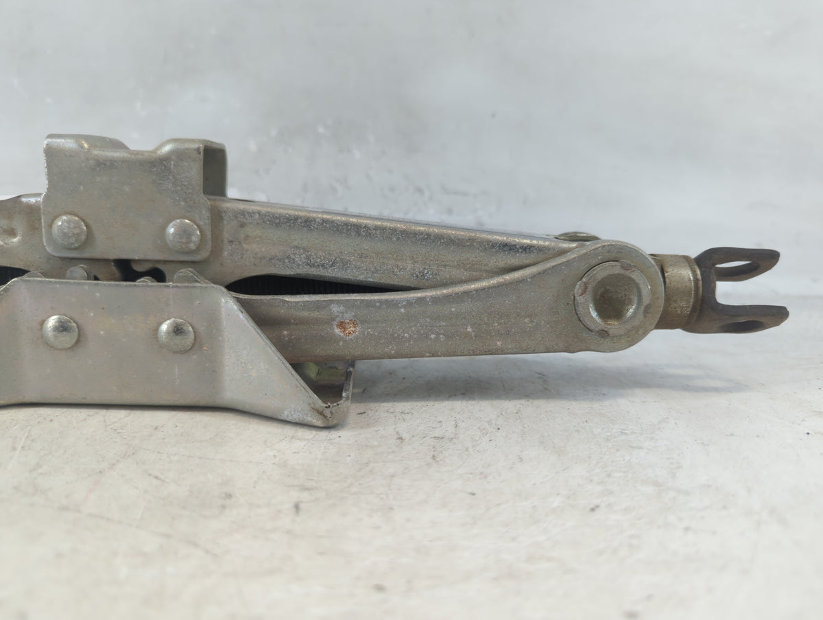 2017 Honda Accord Spare Scissor Car Jack 1048292 - Oemusedautoparts1.com