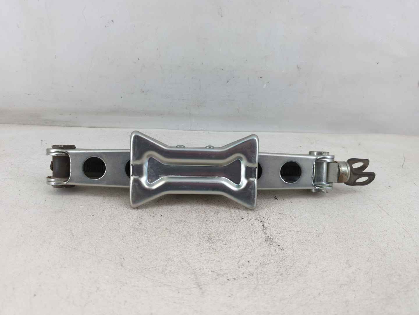 2017 Honda Accord Spare Scissor Car Jack 1068568 - Oemusedautoparts1.com