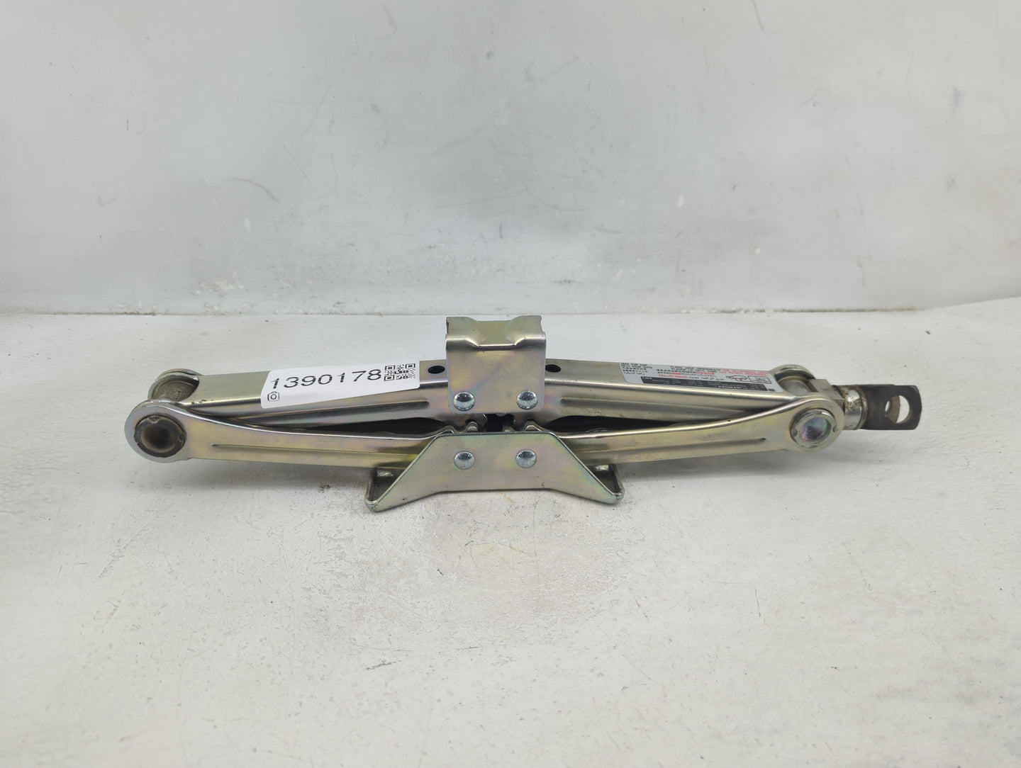 2017 Honda Accord Spare Scissor Car Jack 1390178 - Oemusedautoparts1.com
