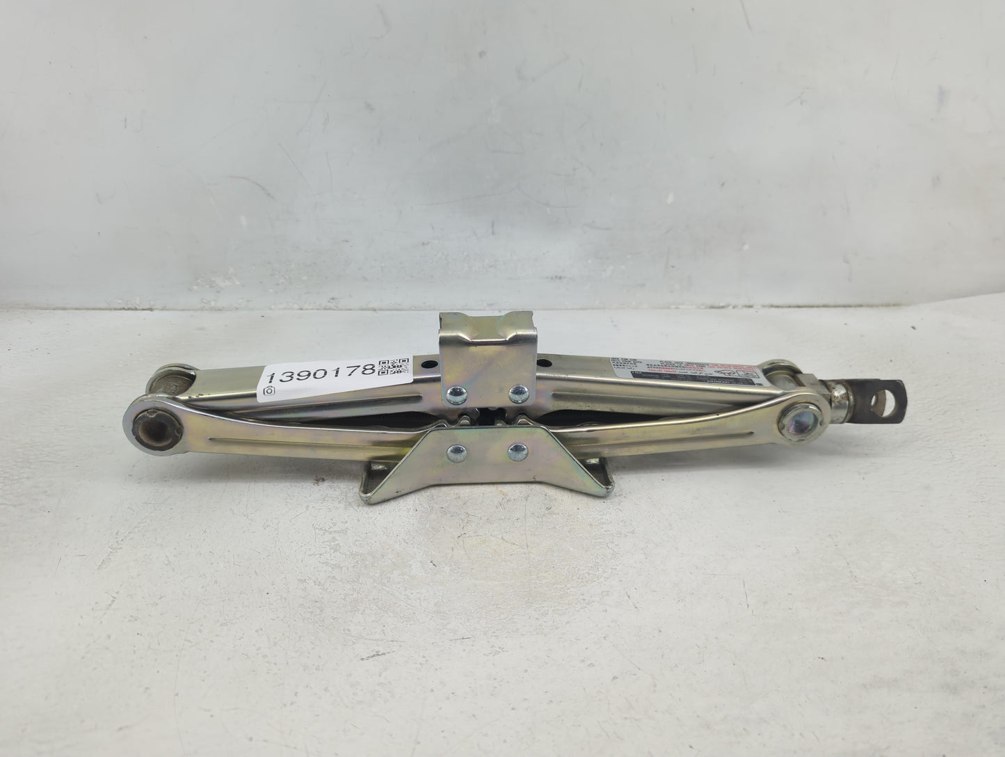 2017 Honda Accord Spare Scissor Car Jack 1390178 - Oemusedautoparts1.com