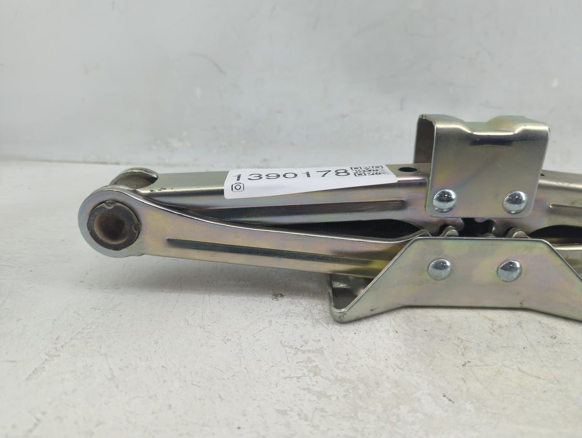 2017 Honda Accord Spare Scissor Car Jack 1390178 - Oemusedautoparts1.com