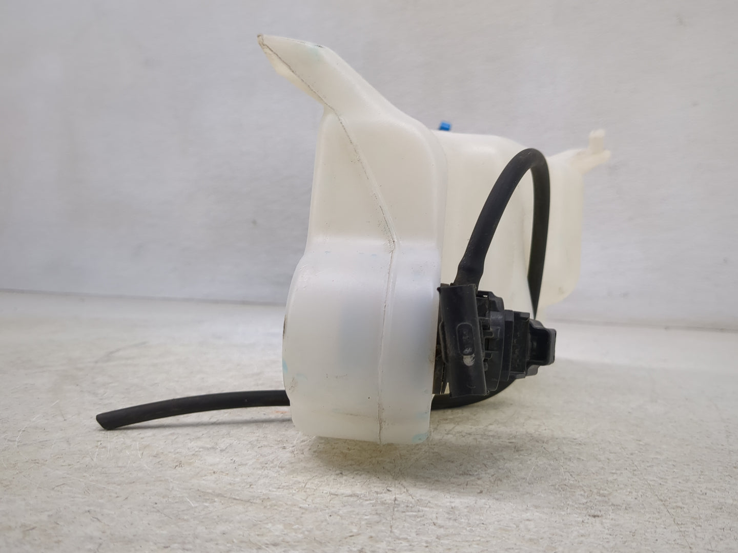 2013-2017 Honda Accord Windshield Washer Fluid Reservoir Bottle Oem - Oemusedautoparts1.com
