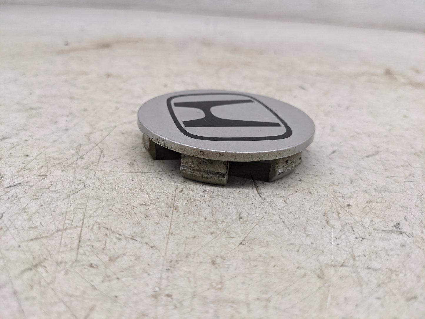 2017 Honda Accord Rim Wheel Center Cap Silver 1481066 - Oemusedautoparts1.com