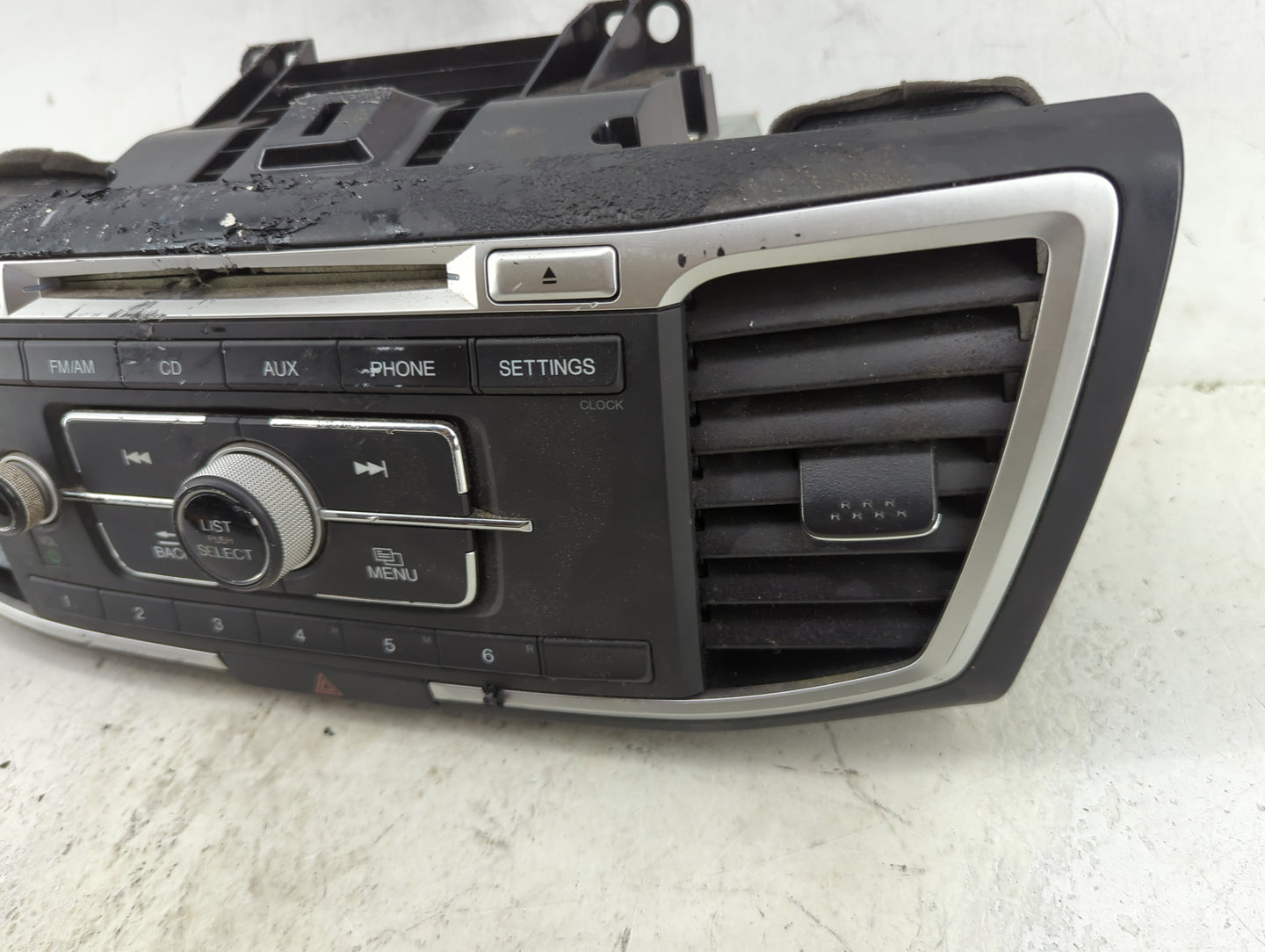 2016-2017 Honda Accord Radio AM FM Cd Player Receiver Replacement P/N:CD9806ZHXUWL Fits Fits 2016 2017 OEM Used Auto Parts -