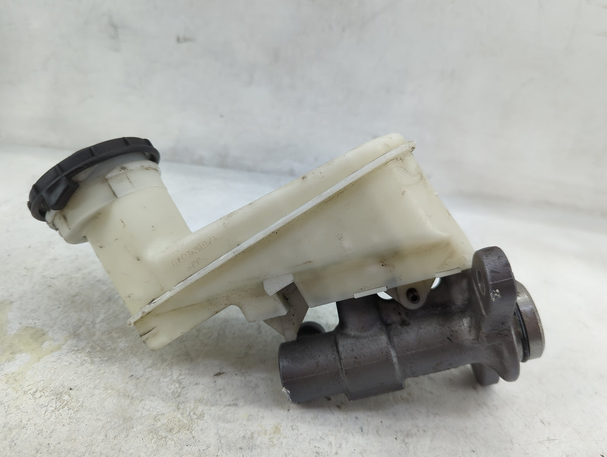 2013-2017 Honda Accord Brake Master Cylinder 1498946 - Oemusedautoparts1.com