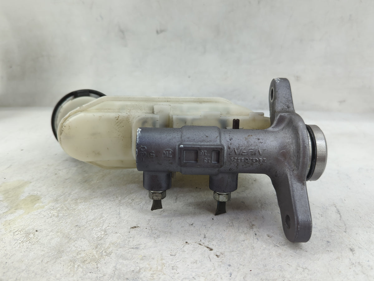2013-2017 Honda Accord Brake Master Cylinder 1498946 - Oemusedautoparts1.com