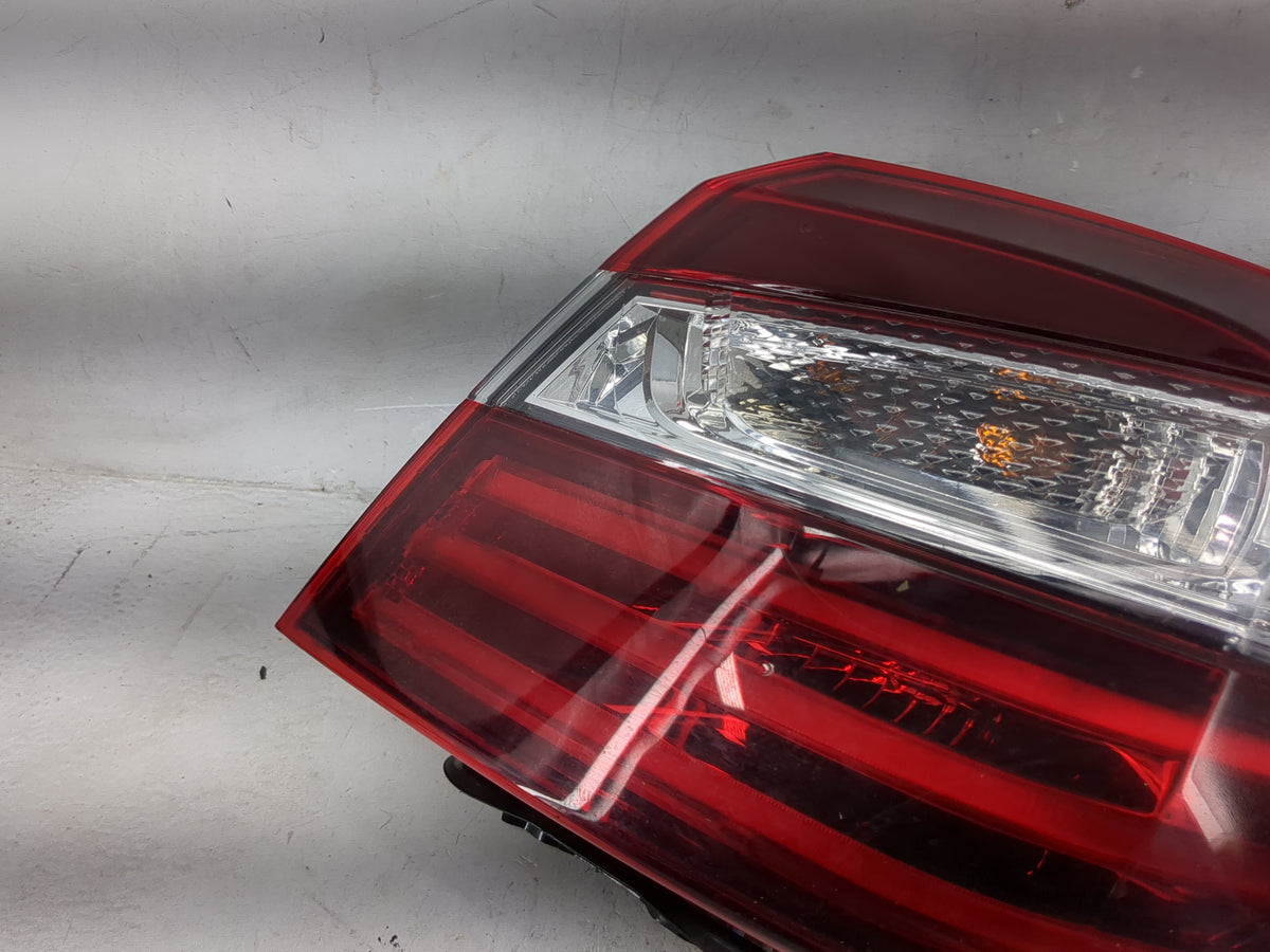 2016-2017 Honda Accord Tail Light Assembly Passenger Right OEM P/N:UK15FZ T2AX, A2 Fits Fits 2016 2017 OEM Used Auto Parts -