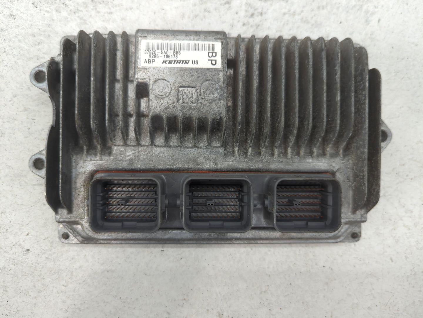 2016-2017 Honda Accord PCM Engine Control Computer ECU ECM PCU OEM P/N:37820-5A0-B65 37820-5A0-B25 Fits Fits 2016 2017 OEM U
