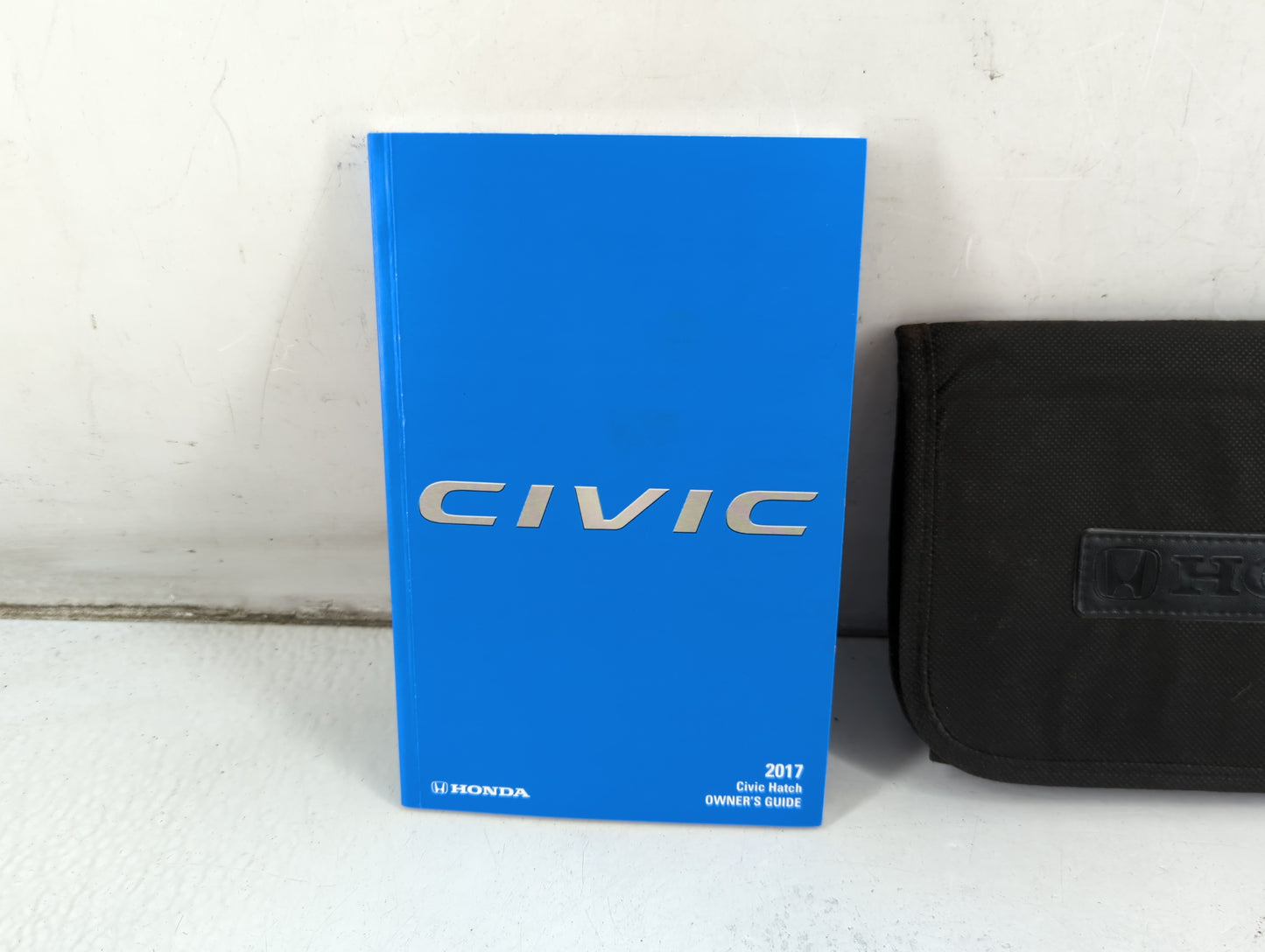 2017 Honda Civic Owners Manual Book Guide P/N:00X31-TGG-G002 OEM Used Auto Parts - Oemusedautoparts1.com