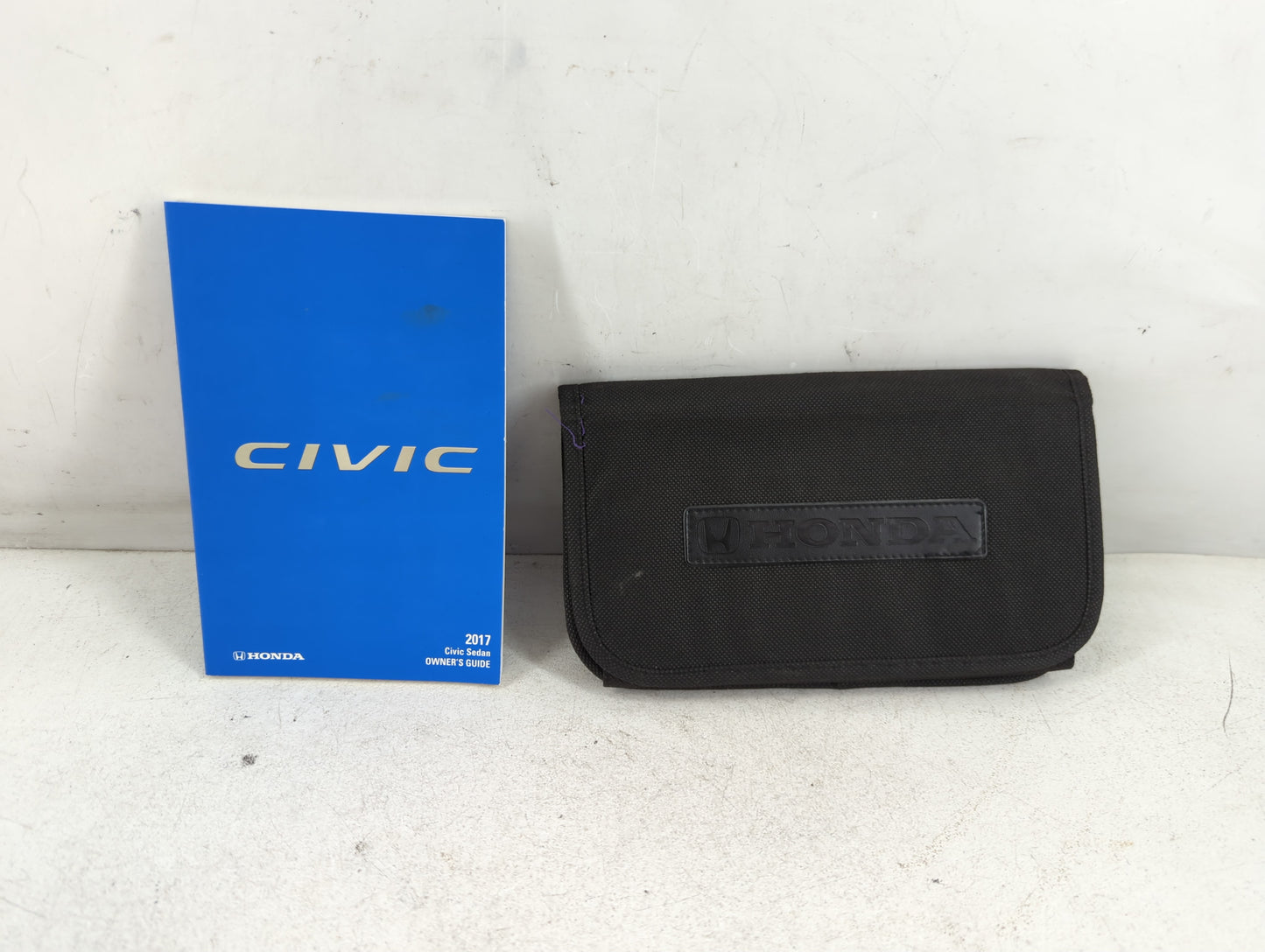 2017 Honda Civic Owners Manual Book Guide P/N:00X31-TBA-G110 31TBAG11 OEM Used Auto Parts - Oemusedautoparts1.com